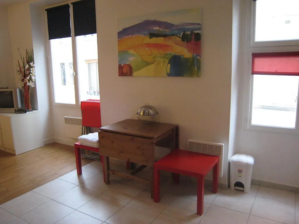 Claire Apartment *